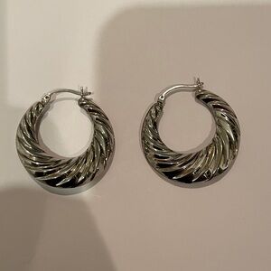 NEW 925 Stelirng Silver Hoop Earrings